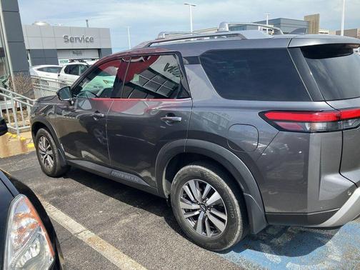 Gun Metallic 2022 Nissan Pathfinder SL 2WD