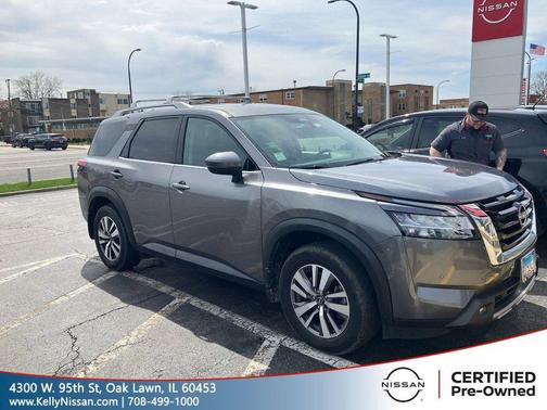 Gun Metallic 2022 Nissan Pathfinder SL 2WD
