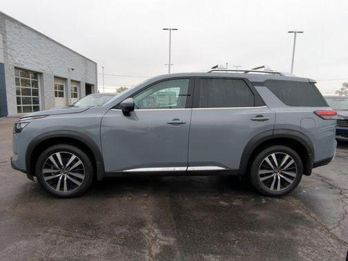 2025 Nissan Pathfinder Platinum 4WD