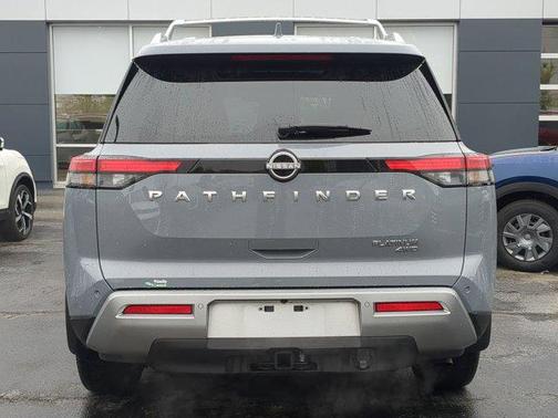2025 Nissan Pathfinder Platinum 4WD