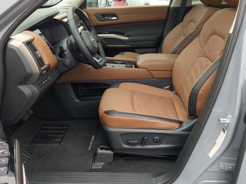 2025 Nissan Pathfinder Platinum 4WD