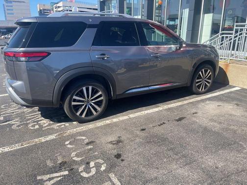 2023 Nissan Pathfinder Platinum 4WD