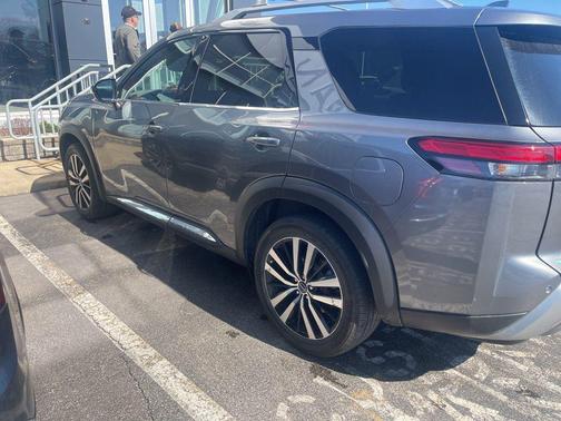 2023 Nissan Pathfinder Platinum 4WD