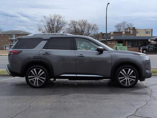 2023 Nissan Pathfinder Platinum 4WD