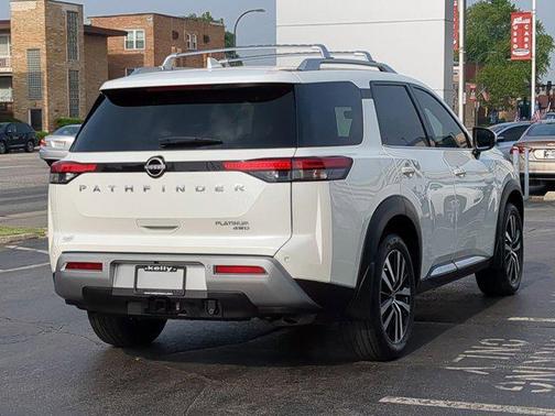 2023 Nissan Pathfinder Platinum 4WD