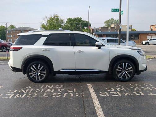 2023 Nissan Pathfinder Platinum 4WD