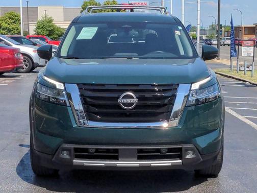 2022 Nissan Pathfinder SL 4WD