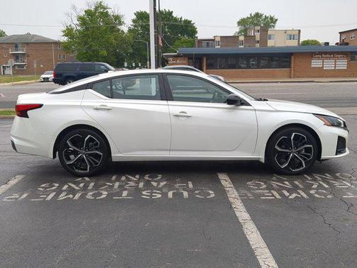 2024 Nissan Altima SR FWD