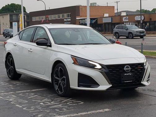 2024 Nissan Altima SR FWD