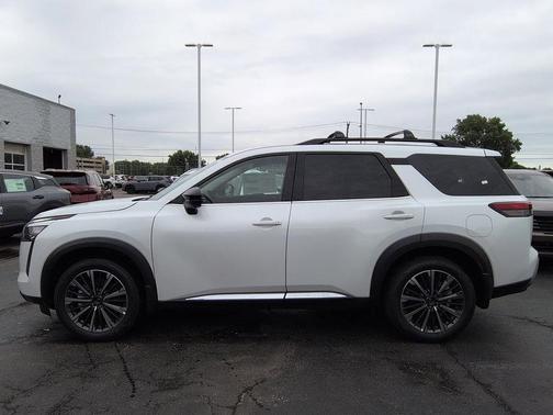 Everest White Pearl Tricoat 2026 Nissan Pathfinder Platinum