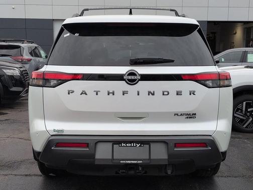 Everest White Pearl Tricoat 2026 Nissan Pathfinder Platinum