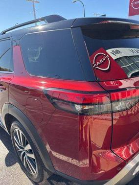 2022 Nissan Pathfinder Platinum 2WD