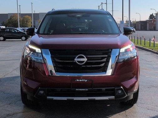 2022 Nissan Pathfinder Platinum 2WD