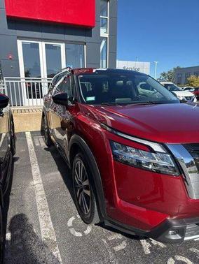 2022 Nissan Pathfinder Platinum 2WD