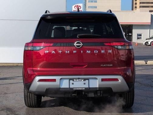 2022 Nissan Pathfinder Platinum 2WD