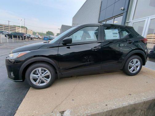 2025 Nissan Kicks S