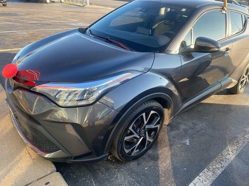 2022 Toyota C-HR XLE