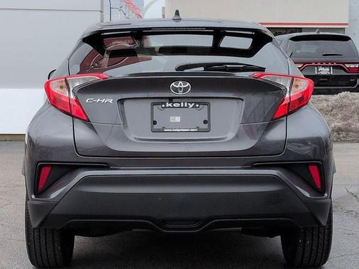 2022 Toyota C-HR XLE