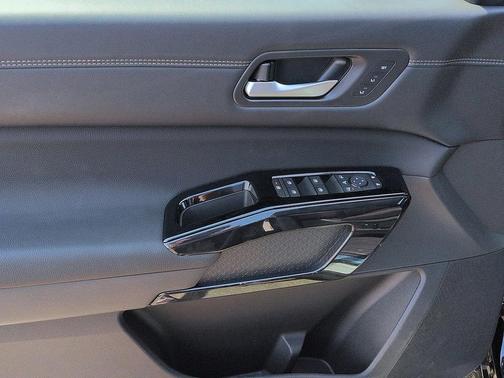 Super Black 2026 Nissan Pathfinder Platinum