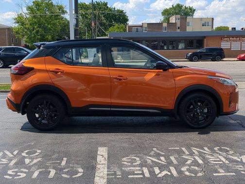 2023 Nissan Kicks SR
