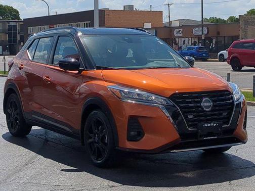 2023 Nissan Kicks SR