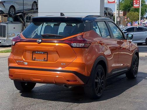 2023 Nissan Kicks SR