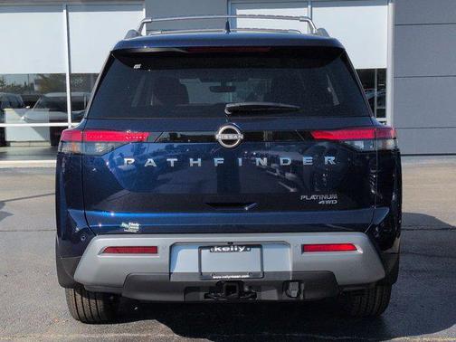 2025 Nissan Pathfinder Platinum 4WD