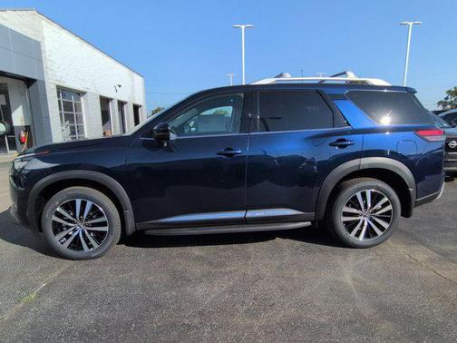 2025 Nissan Pathfinder Platinum 4WD