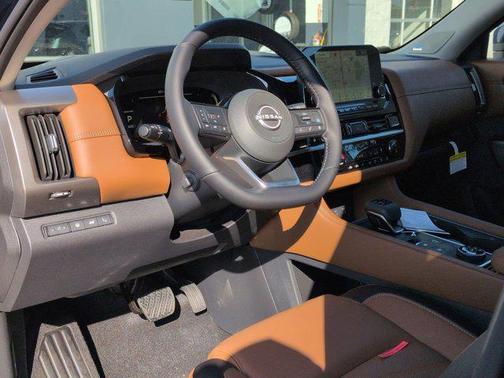 2025 Nissan Pathfinder Platinum 4WD