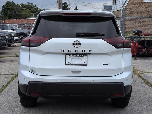 Everest White Pearl Tricoat 2026 Nissan Rogue Dark Armor