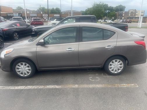 Titanium 2017 Nissan Versa 1.6 SV