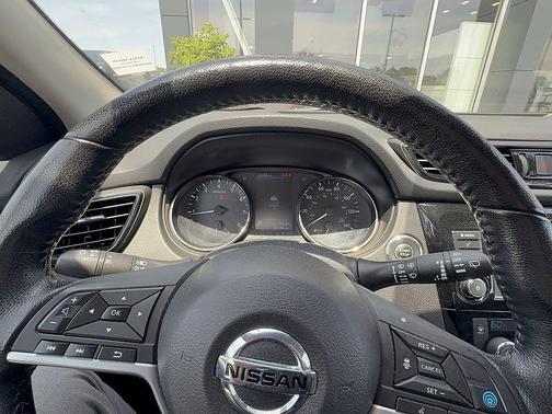 Monarch Orange Metallic 2022 Nissan Rogue Sport SV