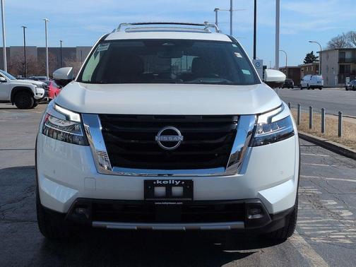 2023 Nissan Pathfinder Platinum 4WD