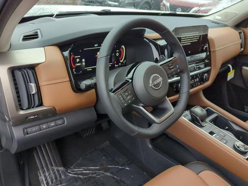 2023 Nissan Pathfinder Platinum 4WD