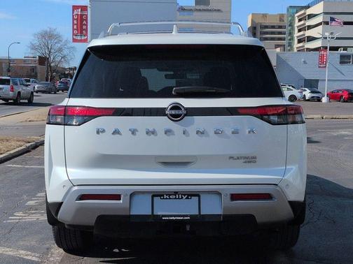 2023 Nissan Pathfinder Platinum 4WD