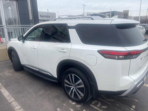 2023 Nissan Pathfinder Platinum 4WD