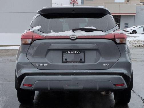 2022 Nissan Kicks SV