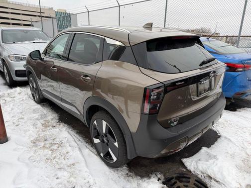 2025 Nissan Kicks SR