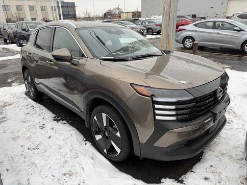 2025 Nissan Kicks SR