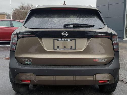 2025 Nissan Kicks SR