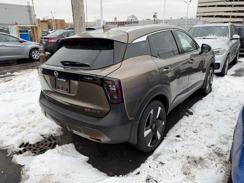 2025 Nissan Kicks SR