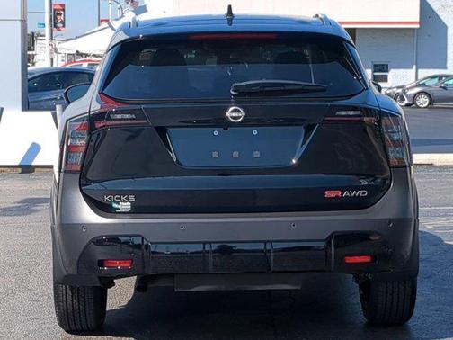2025 Nissan Kicks SR