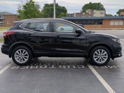 2022 Nissan Rogue Sport SV