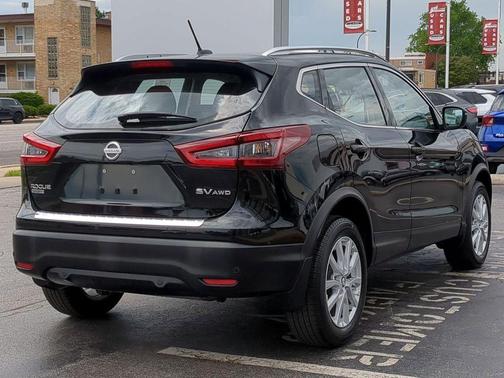2022 Nissan Rogue Sport SV