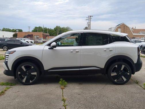 2025 Nissan Kicks SR