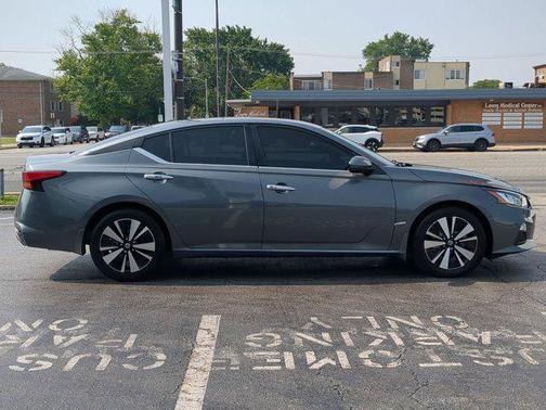 2021 Nissan Altima 2.5 SV