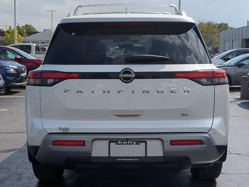 Pearl White Tricoat 2024 Nissan Pathfinder SL FWD