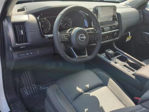 Pearl White Tricoat 2024 Nissan Pathfinder SL FWD