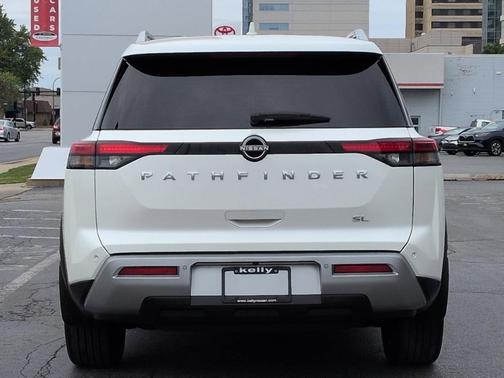 Pearl White Tricoat 2024 Nissan Pathfinder SL FWD