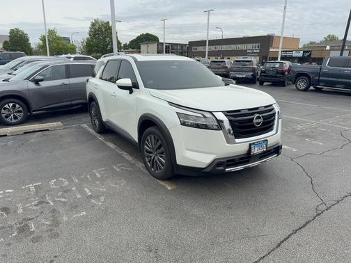 Pearl White Tricoat 2024 Nissan Pathfinder SL FWD